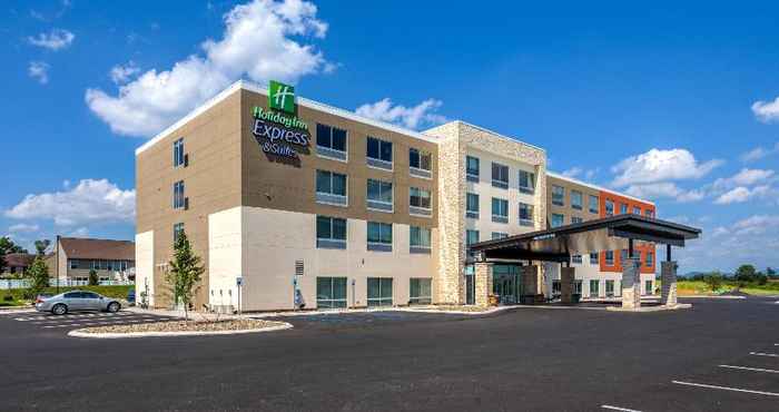 Exterior Holiday Inn Express and Suite Milroy - Reedsville