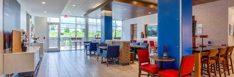 Sảnh chờ Holiday Inn Express and Suite Milroy - Reedsville