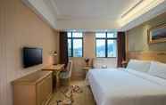Bedroom 5 Vienna Hotel (Shenzhen East Railway Station)