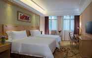 Bedroom 3 Vienna Hotel (Shenzhen East Railway Station)
