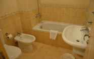 In-room Bathroom 2 Al Massa Al Noor