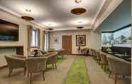 Bar, Cafe and Lounge 4 Premier Inn Passau Weisser Hase Hotel