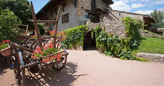 Luar Bangunan Logis Hotel la Vieille Ferme