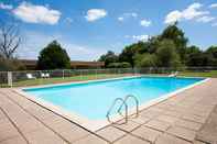 Swimming Pool Logis Hotel la Vieille Ferme