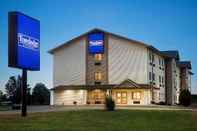 Exterior Travelodge by Wyndham Livonia