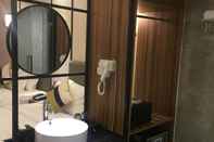 Toilet Kamar Homies Hotel