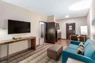 พื้นที่สาธารณะ MainStay Suites Denver International Airport