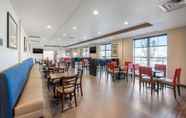 Restoran 6 Comfort Suites Denver International Airport