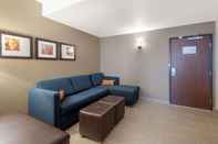 Ruang Umum Comfort Suites Denver International Airport