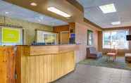 Lobby 7 Days Inn By Wyndham Breezewood