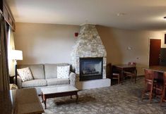 อื่นๆ 5 Medallion Inn and Suites