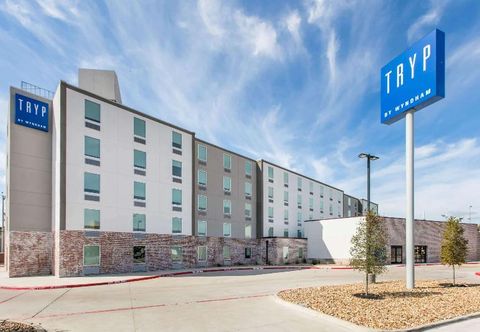 Exterior Tryp By Wyndham College Station