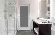 Toilet Kamar 5 Tryp by Wyndham Newark Downtown