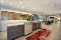Bar, Cafe and Lounge Home2 Suites By Hilton Dotha