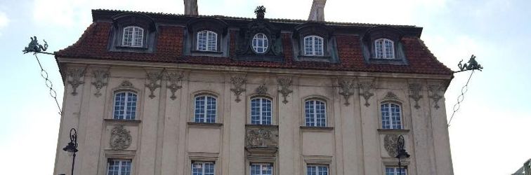 ภายนอกอาคาร Dom Literatury w Warsawie