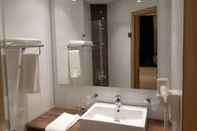 Toilet Kamar Ksar Dhiafa By Plaza Hotels & Resorts