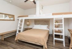 Bedroom 7 Treehouse Studio Hotel