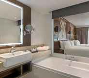 In-room Bathroom 5 Pullman Nadi Bay Resort and Spa Fiji