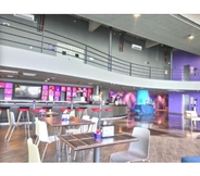 Bar, Cafe and Lounge 5 ibis Styles Merida Galerias