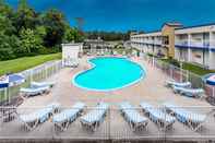 Swimming Pool Days Inn by Wyndham Carlisle  North