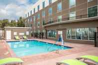 Swimming Pool Holiday Inn Exp & Sts Oakhurst - Yosemite Park Ar.