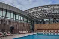 Swimming Pool InterContinental Tianjin Yujiapu Hotel & Residence