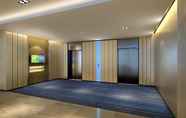 Lobi 4 Holiday Inn Express Zhangye