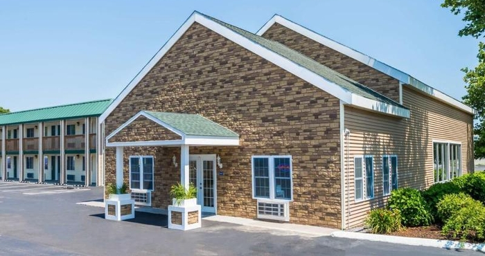 Exterior Quality Inn West Yarmouth