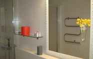 Toilet Kamar 5 DOWNTOWN FLATS