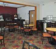 Restoran 4 Rodeway Inn Kendallville