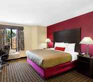 Bedroom 7 Baymont Inn and Suites by Wyndham Mukwonago