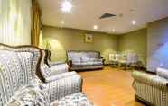 Bedroom 2 Luxurious Al Rawdah Suites