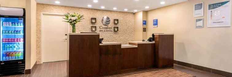 Lobby Comfort Inn & Suites Bowmanville