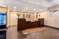 Lobi Comfort Inn & Suites Bowmanville