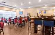 Restoran 2 Comfort Inn & Suites Bowmanville