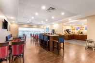 บาร์ คาเฟ่ และเลานจ์ Comfort Inn & Suites Bowmanville