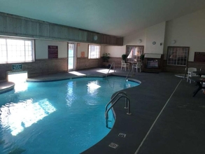 Swimming Pool 4 Travelodge by Wyndham Williamsburg North