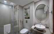 Toilet Kamar 6 The S Hotel