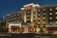 บาร์ คาเฟ่ และเลานจ์ Hampton Inn & Suites Johns Creek