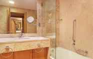 In-room Bathroom 3 F5 Vila Sol by Garvetur