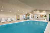 Swimming Pool Country Inn & Suites by Radisson, Frackville (Pott