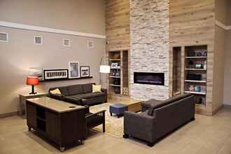 Lobby 4 Country Inn & Suites by Radisson, Frackville (Pott