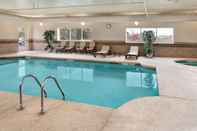 Kolam Renang Country Inn Suites By Radisson Buffalo South, Ny