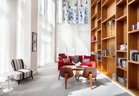 Lobi Lincoln Plaza Two-Bedroom Apartments