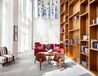 Lobby 2 Lincoln Plaza Two-Bedroom Apartments