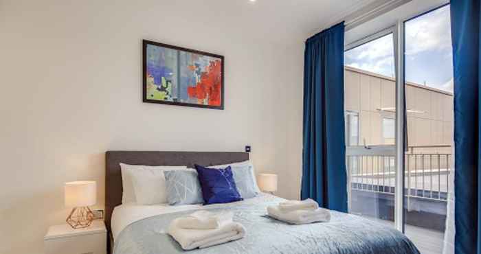 Bedroom Premium Hounslow Studio Apartments