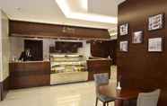 Quầy bar, cafe và phòng lounge 4 Ruve Jeddah Hotel