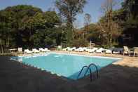 สระว่ายน้ำ Hotel Vivenda Penedo