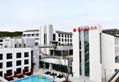 Swimming Pool 2 Ramada Hotel & Resort GyeongJu