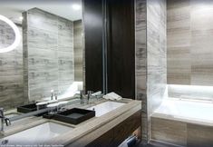 In-room Bathroom 6 Ramada Hotel & Resort GyeongJu